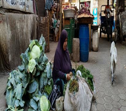 Femme dans un marché égyptien