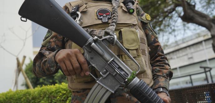 Soldat avec un fusil