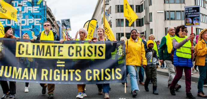 Personnes manifestant pour le climat