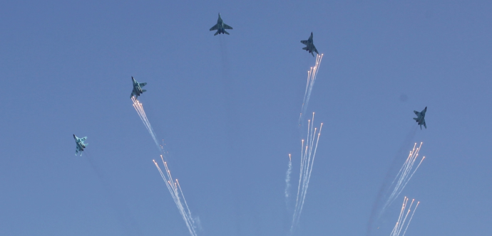 Des avions de l'armée dans le ciel