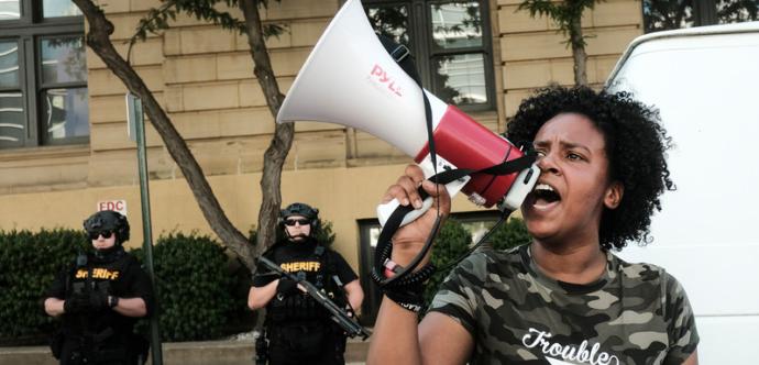 femme noire manif