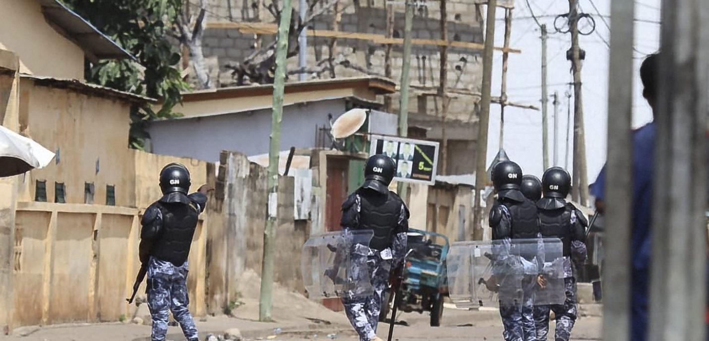 Policiers dans la rue