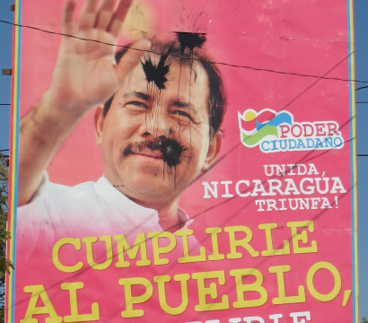 Pancarte electorale au Nicaragua, vandalisée