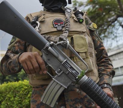 Soldat avec un fusil