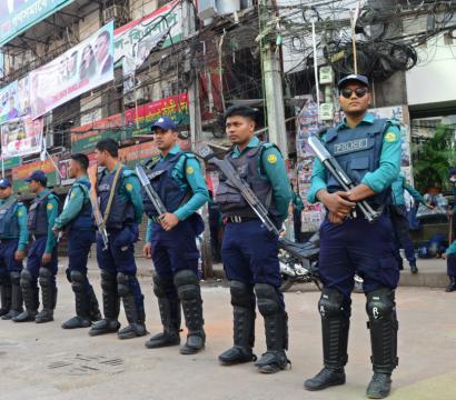 Des policiers en rang