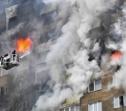 Pompiers combattant un incendie