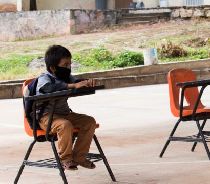 Enfant autochtone à l'école