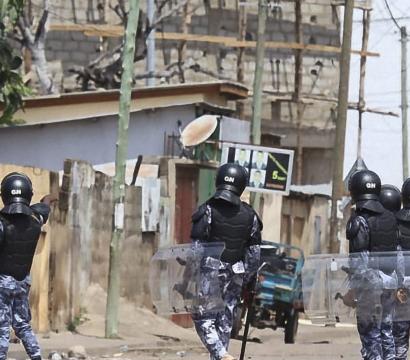 Policiers dans la rue