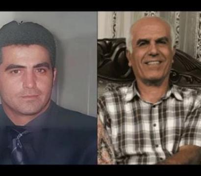 Montage de deux photos côte à côte : à gauche, un homme portant un costume sombre et une cravate, posant pour un portrait formel ; à droite, un homme plus âgé, souriant, vêtu d’une chemise à carreaux, assis sur un canapé avec un fond de rideaux décoratifs. 