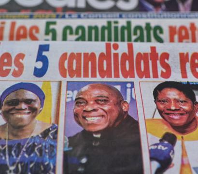 Affiche présentant les cinq candidats aux élections de la Côte d'Yvoire